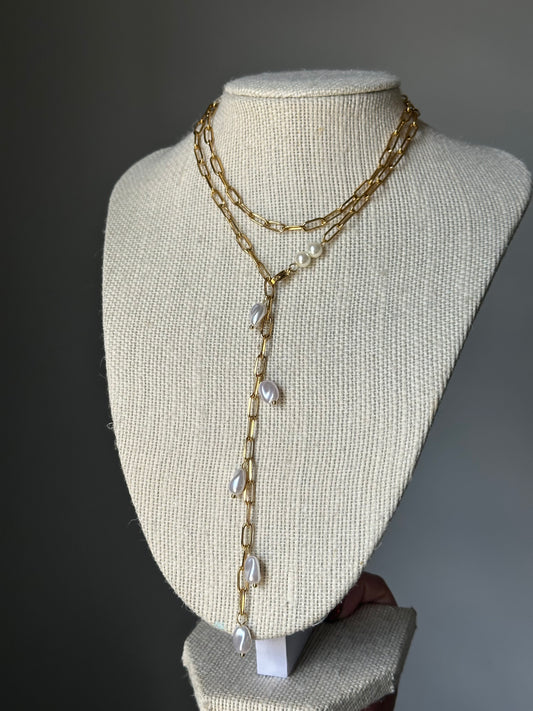Perlas necklace