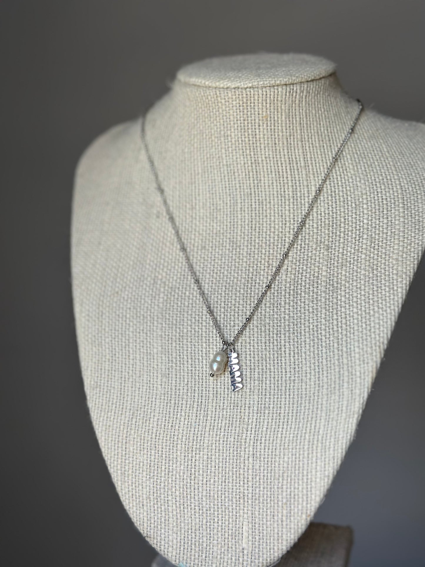 Mamá necklace