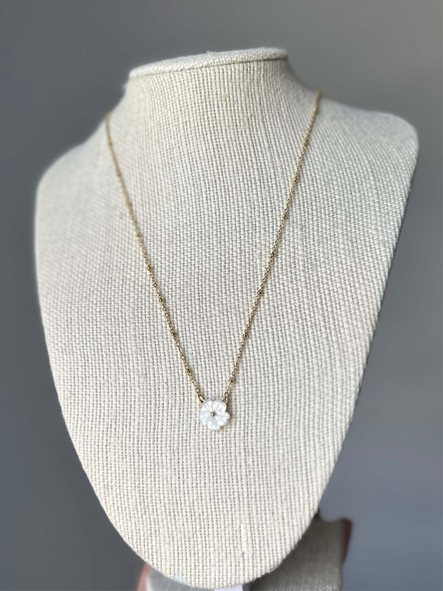 Camelia necklace