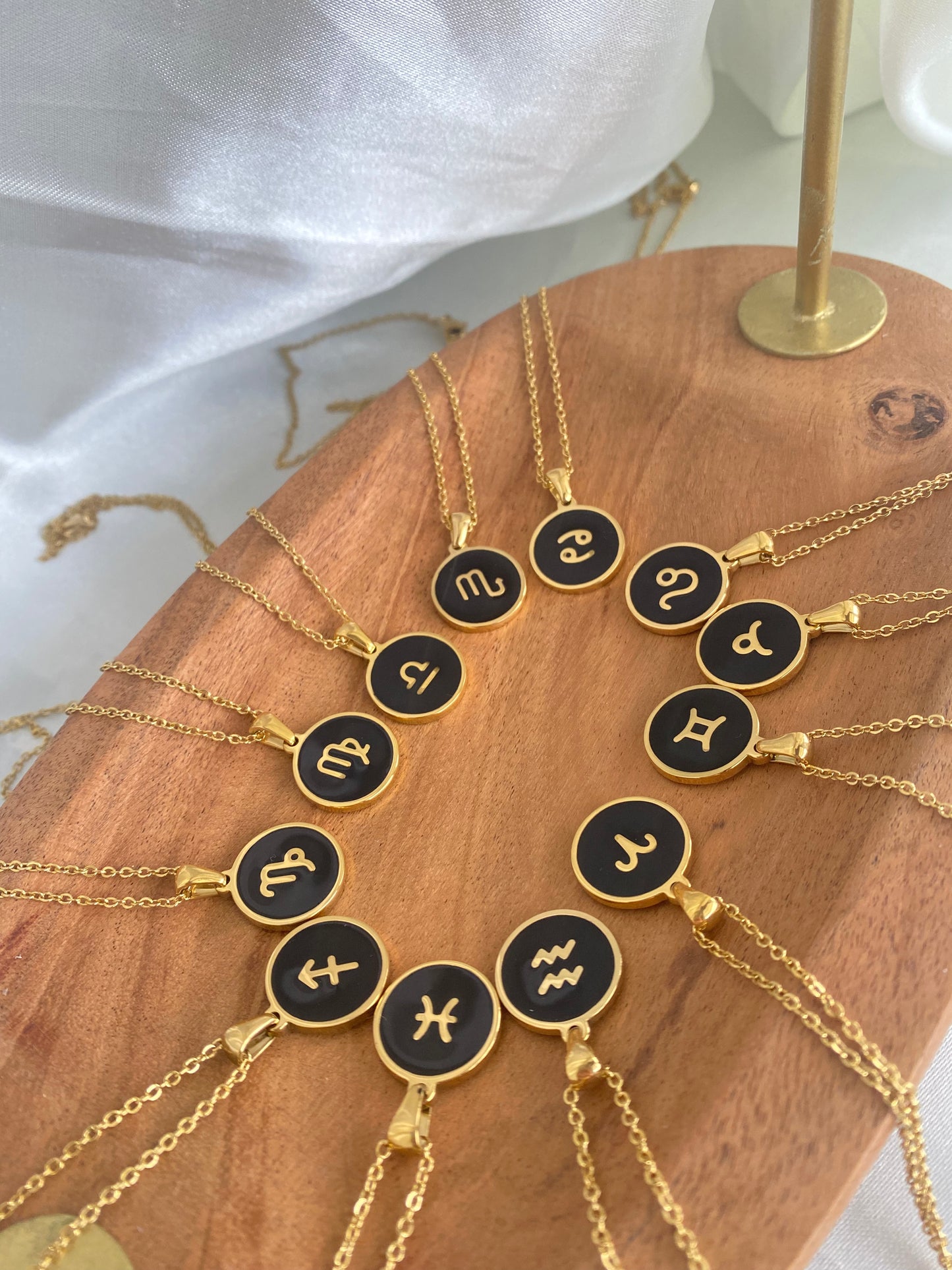 Signos zodiacales necklace