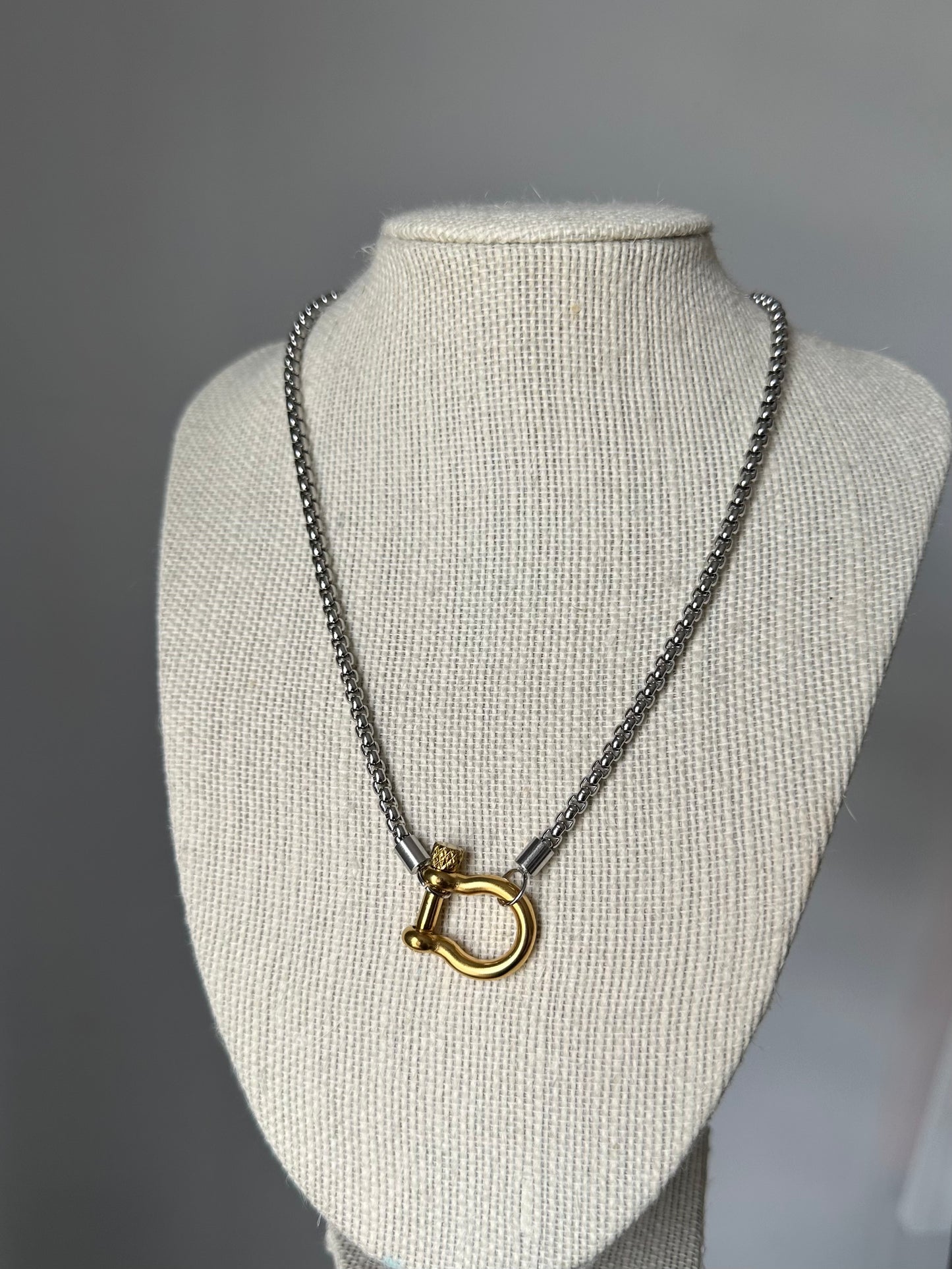 Oliv necklace