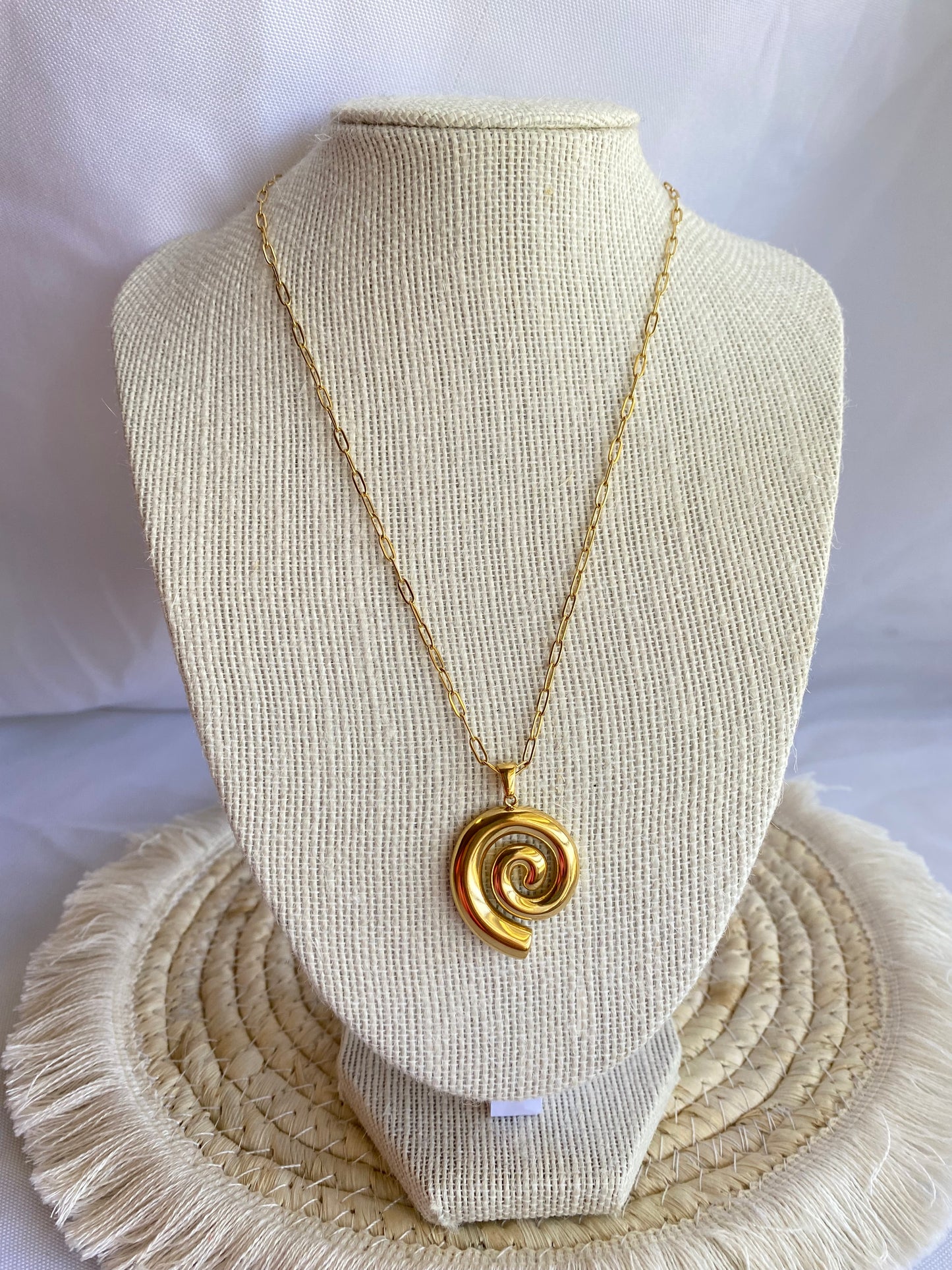 Caracol necklace